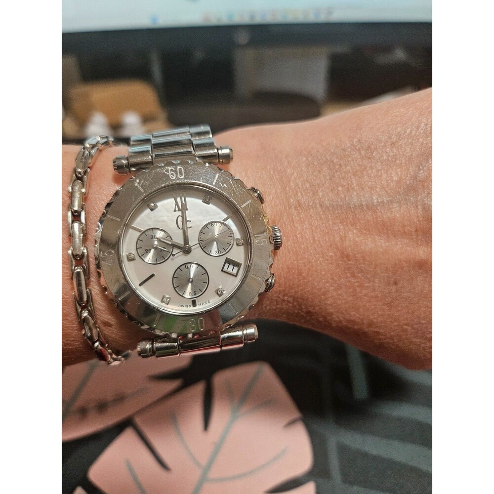 GC Guess Collection Women's Diver Chic 38mm Steel Silver Watch GC29002L1 gently